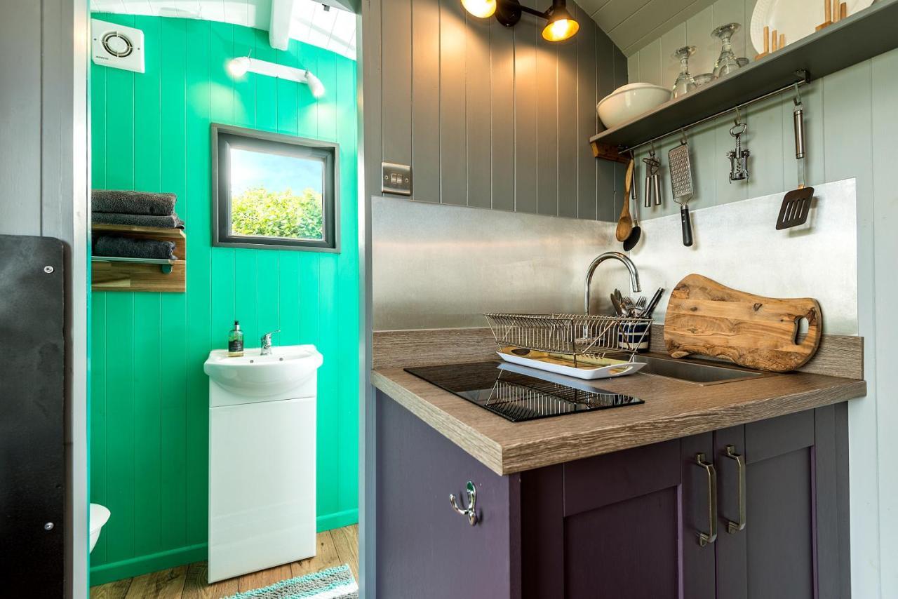 The Big Cwtch Shepherd'S Hut Kidwelly Экстерьер фото
