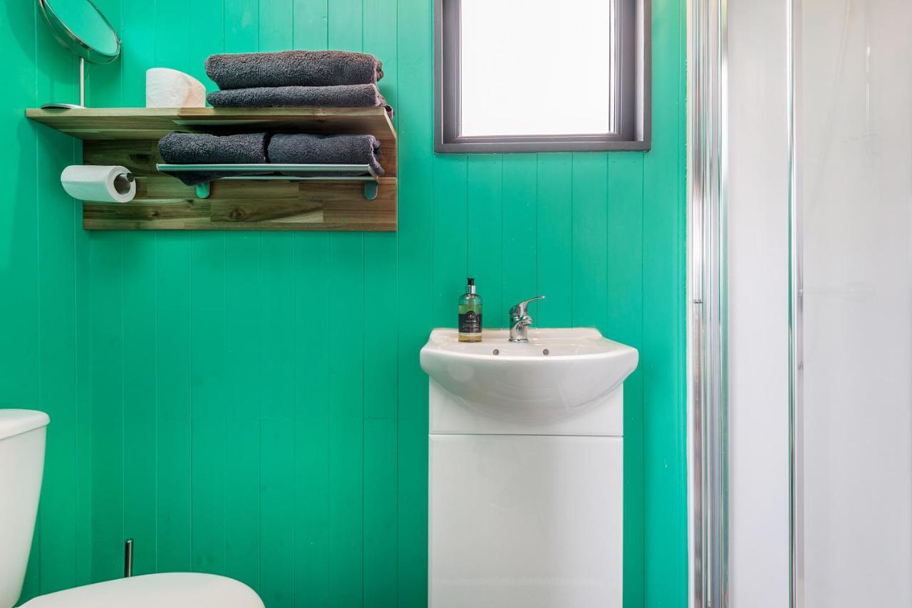The Big Cwtch Shepherd'S Hut Kidwelly Экстерьер фото